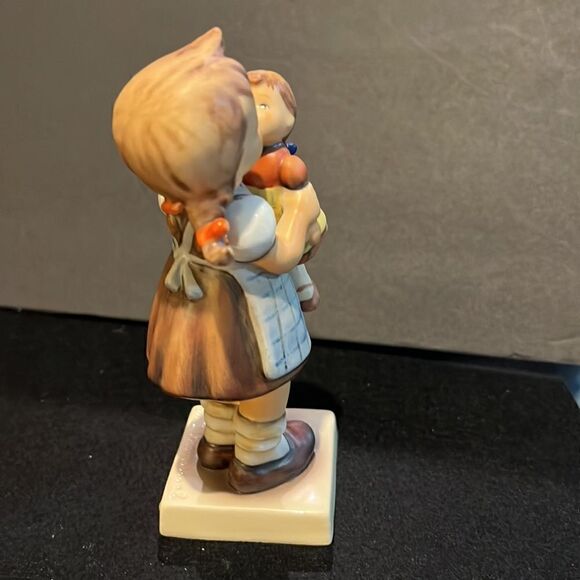 M j Hummel KISS ME Figurine Signed and Dated and numbered. - Picture 2 of 7